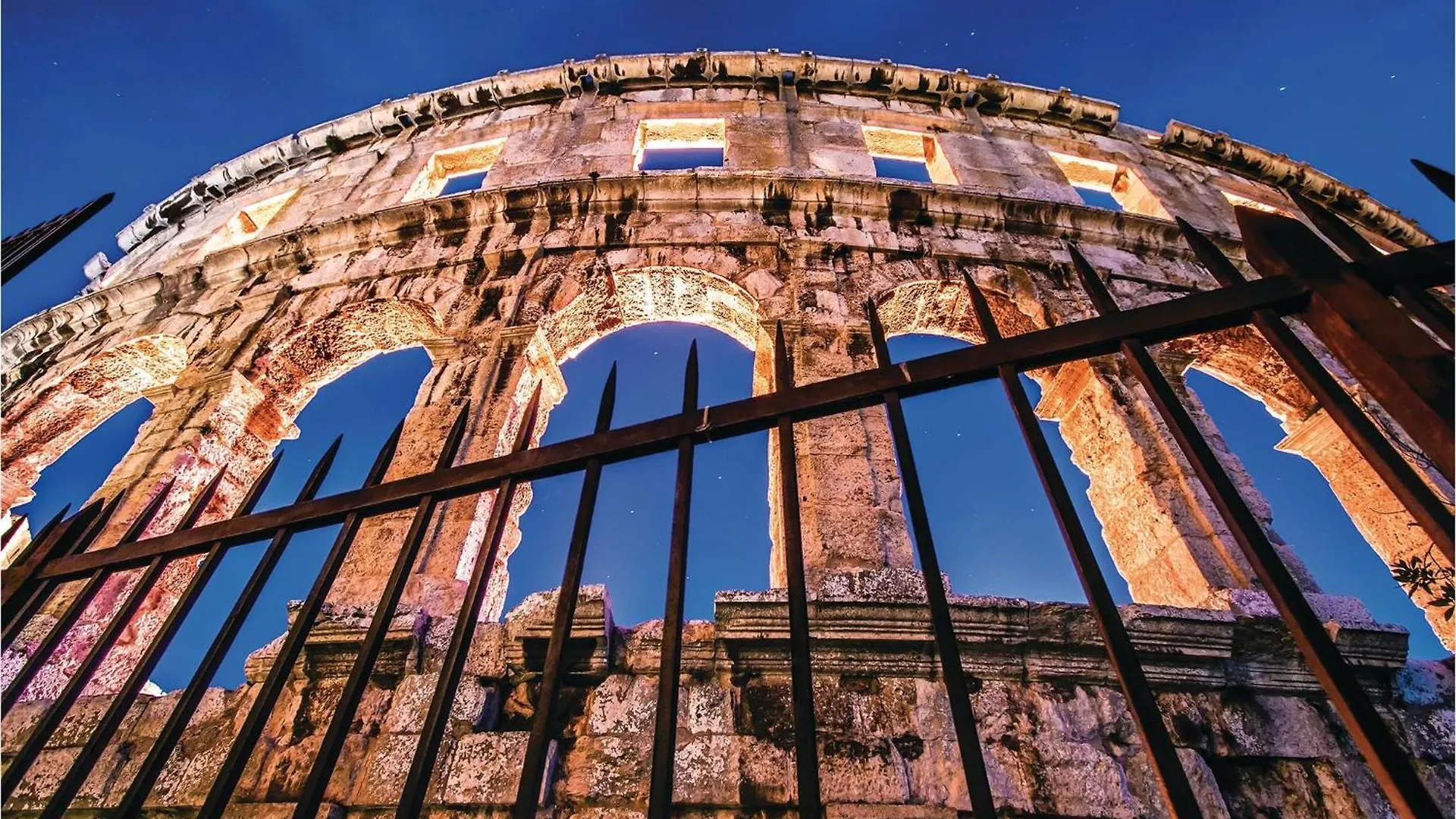 3 Bedroom Beautiful Apartment In Pula 0*,