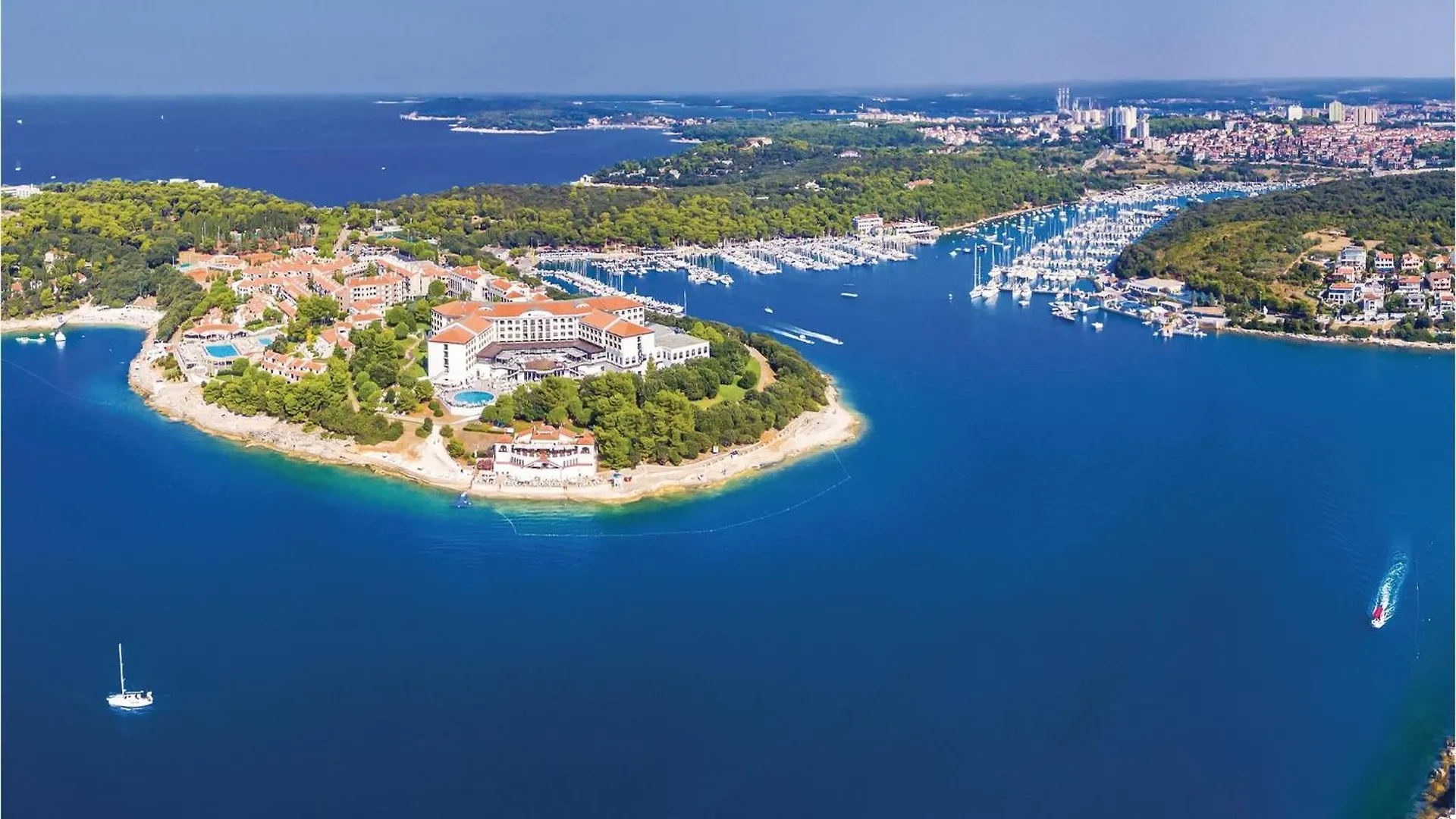 Holiday home 3 Bedroom Beautiful Apartment In Pula