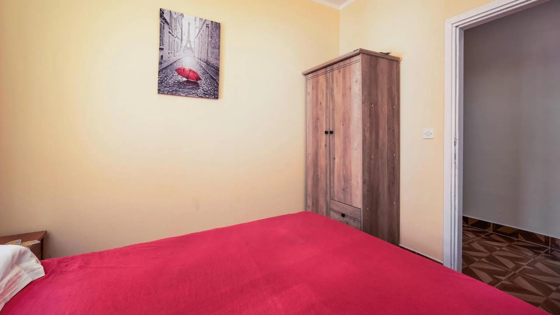 3 Bedroom Beautiful Apartment In Pula