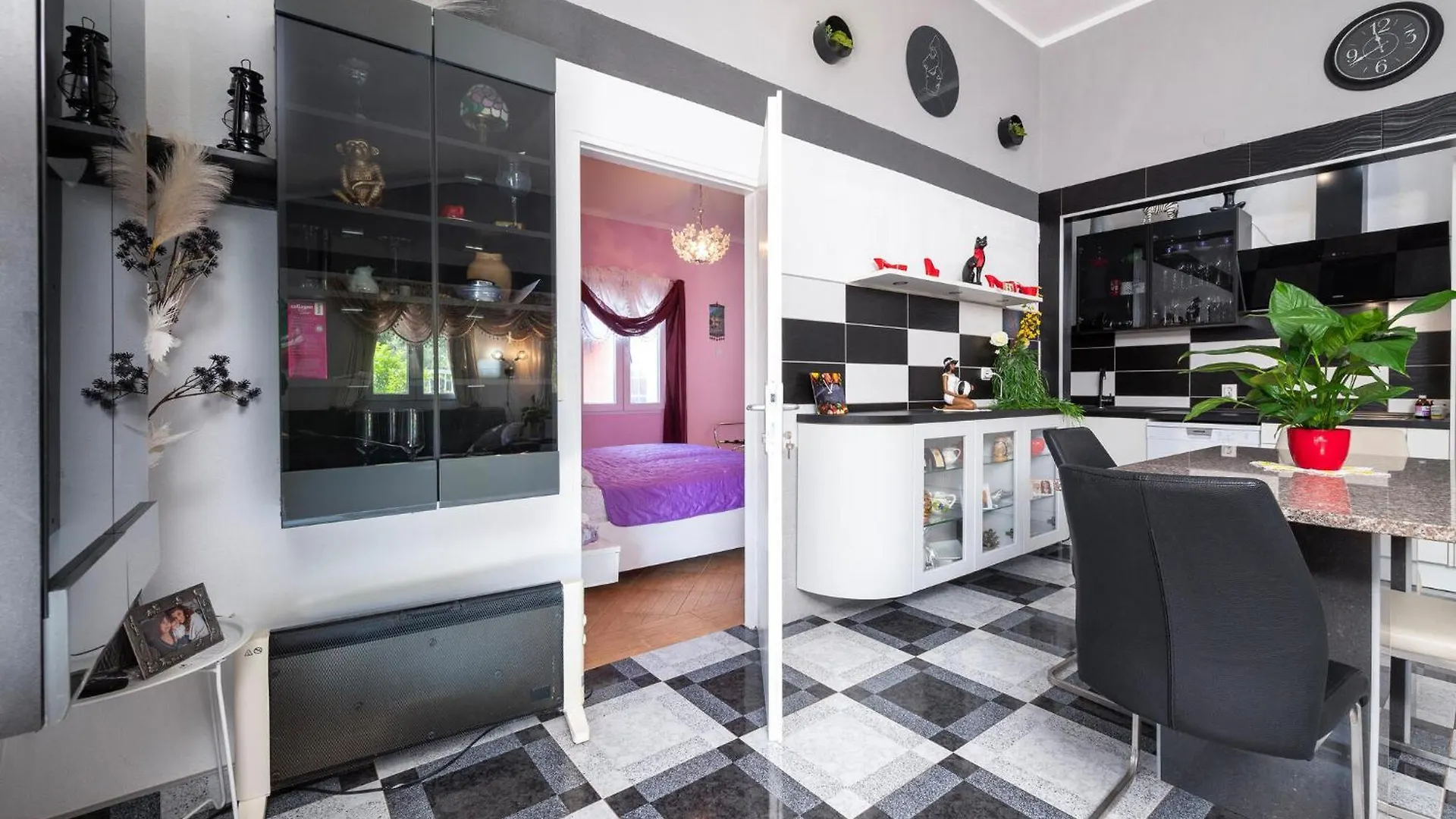 3 Bedroom Beautiful Apartment In Pula 0*,