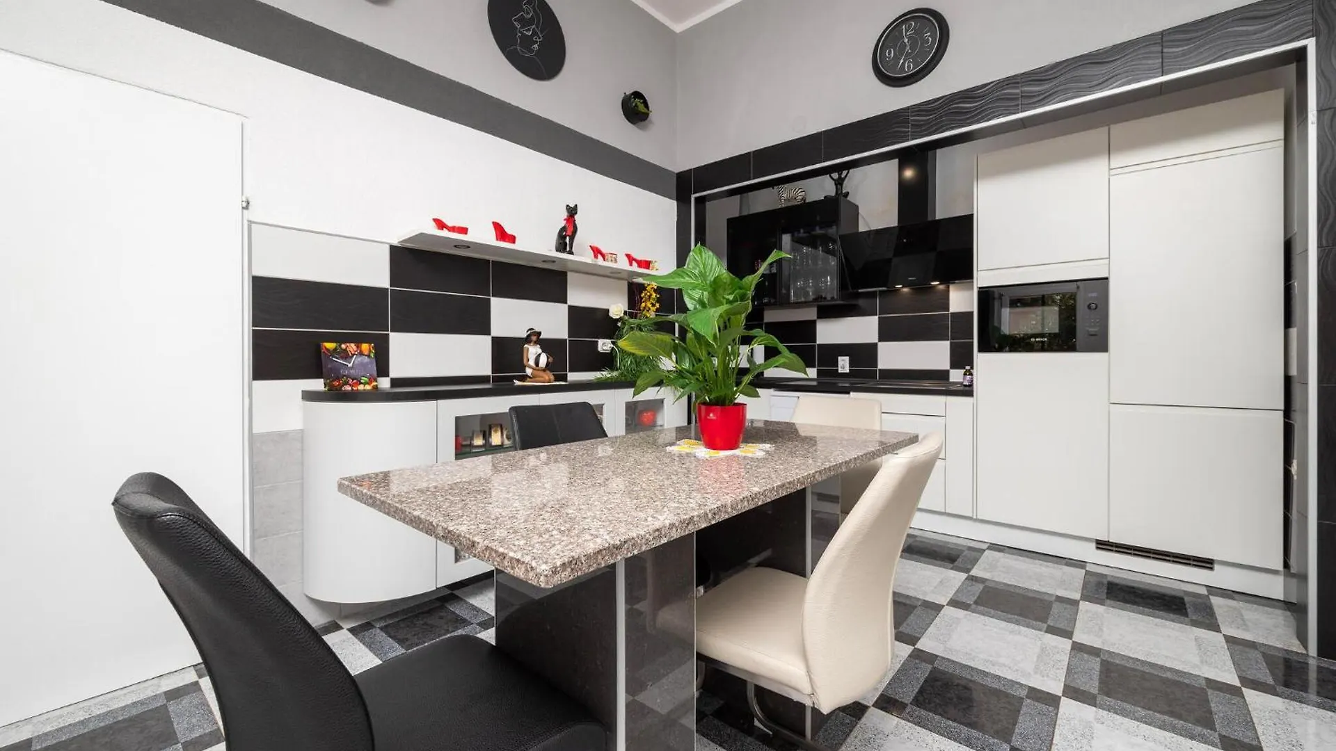 3 Bedroom Beautiful Apartment In Pula Holiday home
