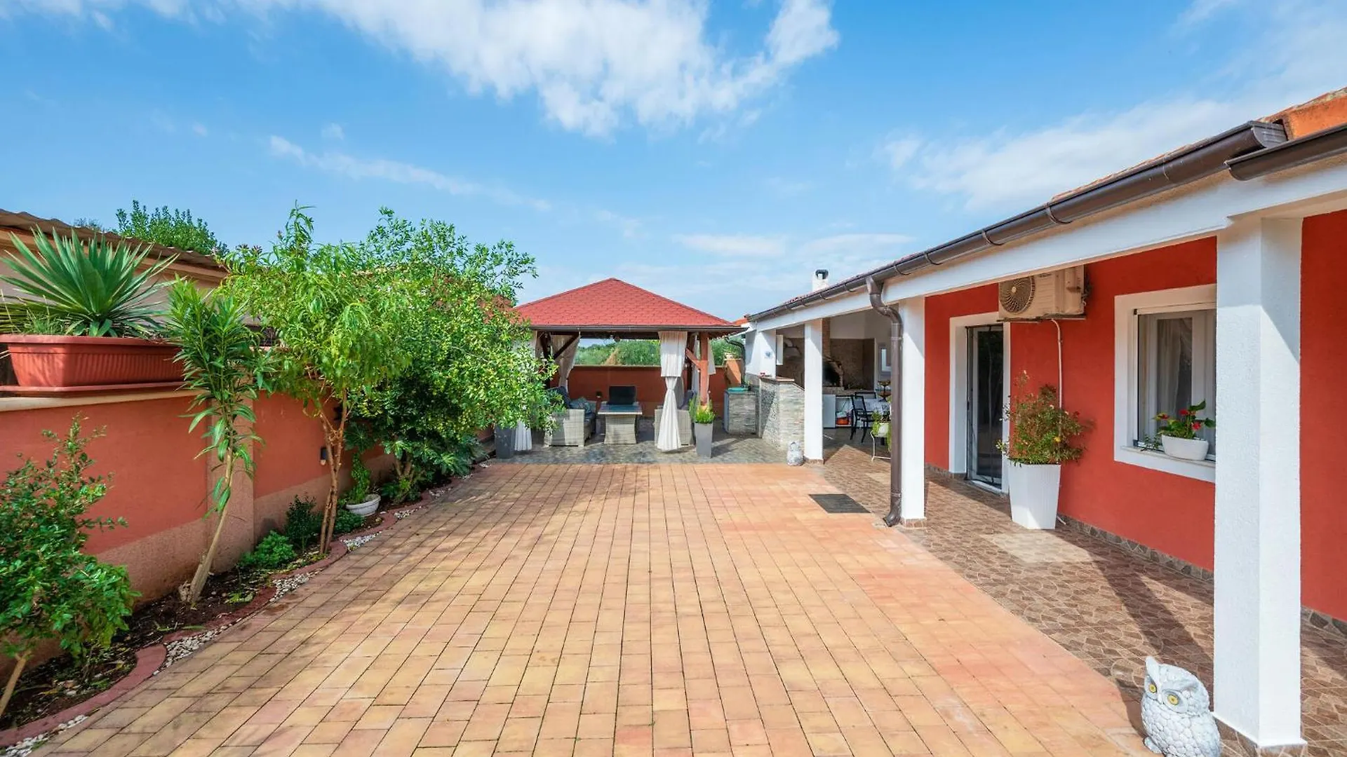 3 Bedroom Beautiful Apartment In Pula