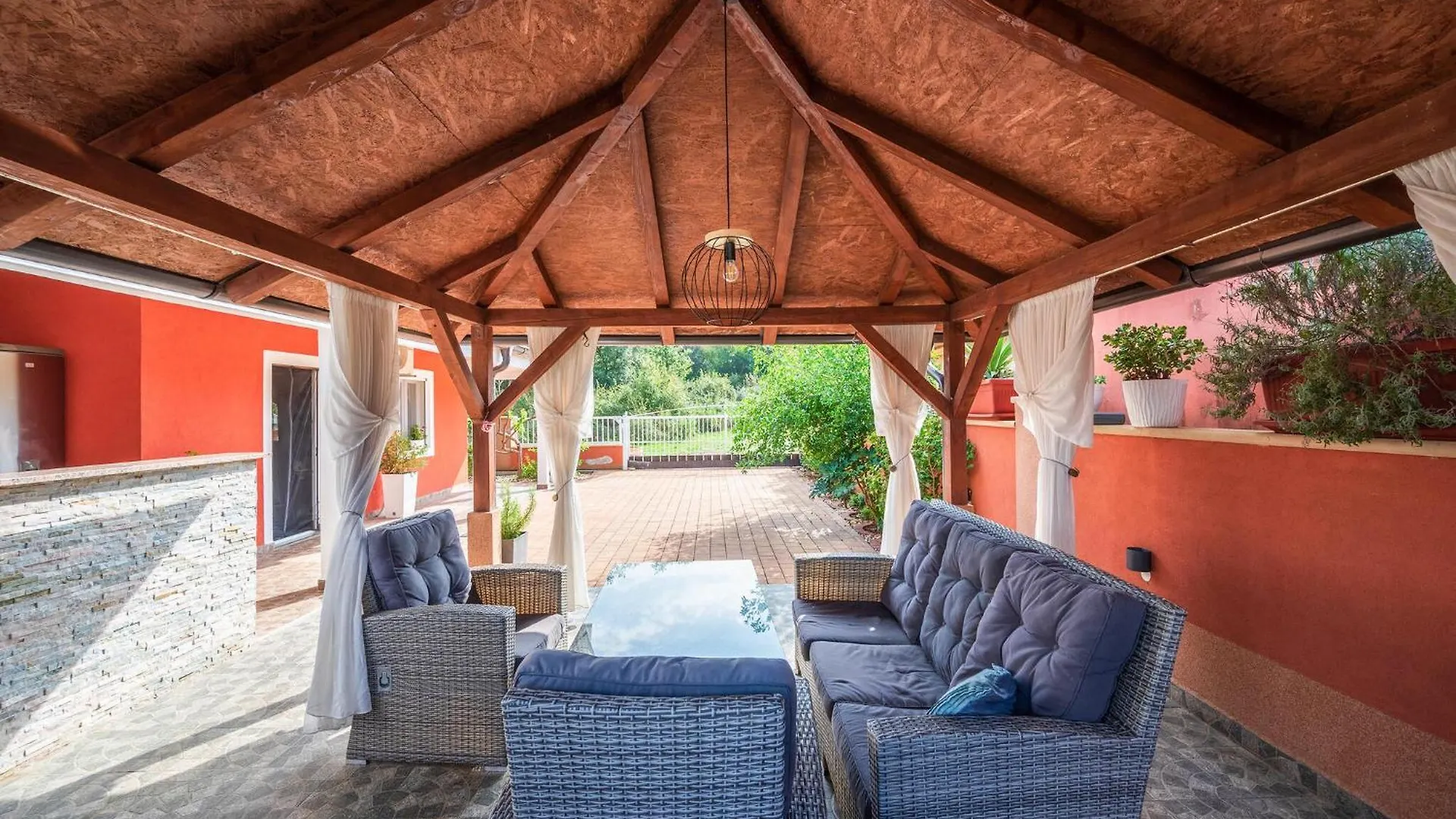 3 Bedroom Beautiful Apartment In Pula Croatia
