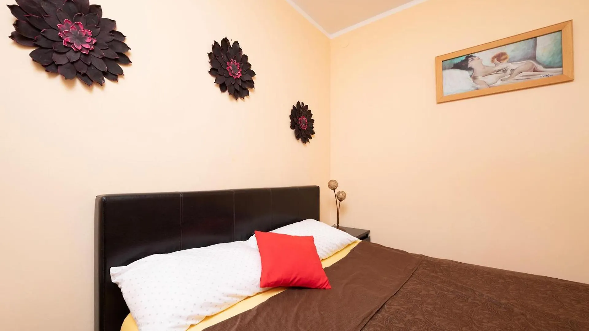 3 Bedroom Beautiful Apartment In Pula 0*,